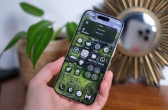 Methods to make your lock display screen background holographic in iOS 26