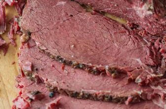 Methods to Cook dinner Corned Beef (Stovetop)
